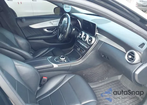 2019 Mercedes-Benz C 300 4Matic z USA, uszkodzony, nr VIN 55SWF8EBXKU319460